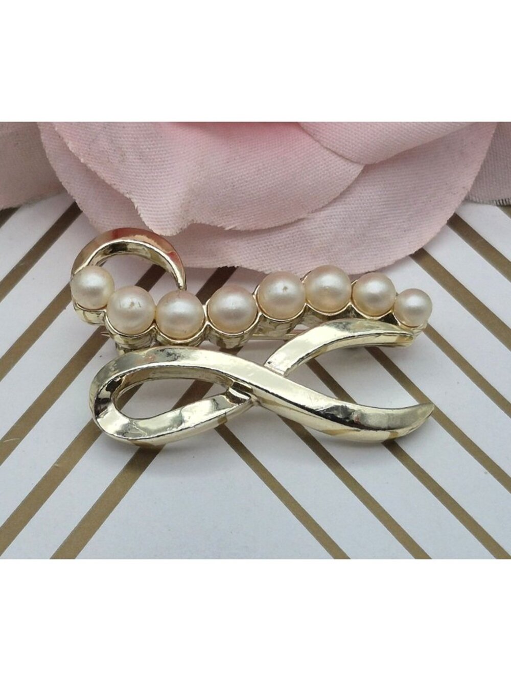 Vintage Pakula Gold Tone Faux Pearl Swirl Pin Brooch 1.25" Classic Minimalist